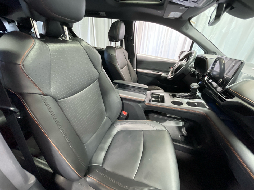 2021 Toyota Sienna XSE 23