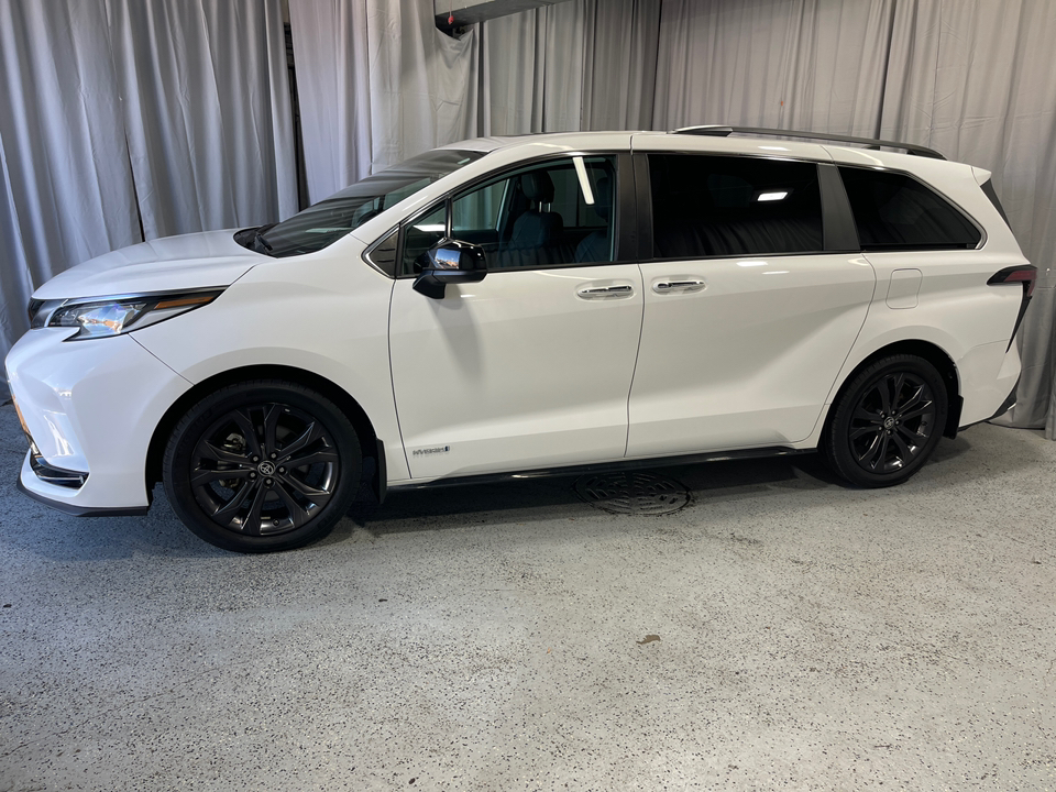 2021 Toyota Sienna XSE 43