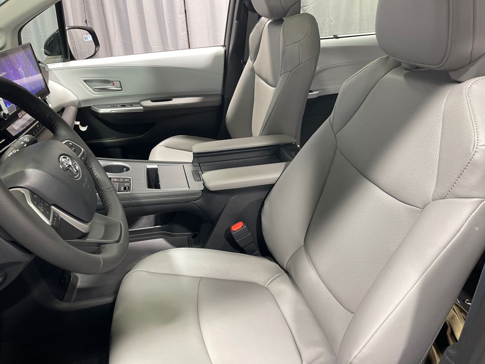 2025 Toyota Sienna XLE 4