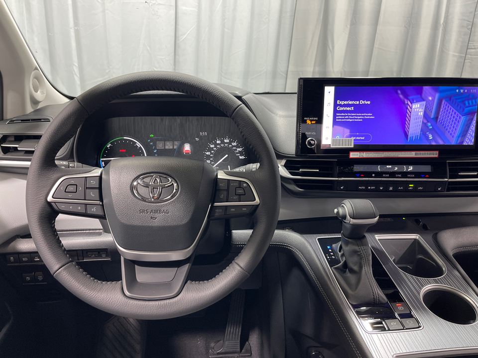 2025 Toyota Sienna XLE 8