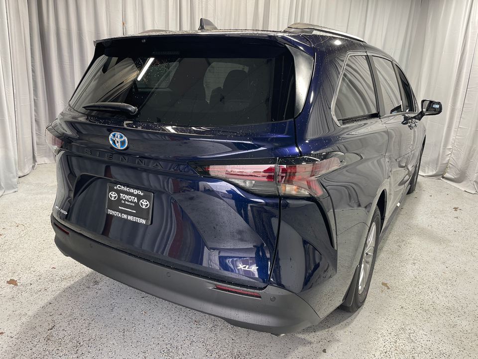 2025 Toyota Sienna XLE 9