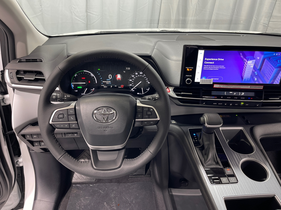 2025 Toyota Sienna XLE 8