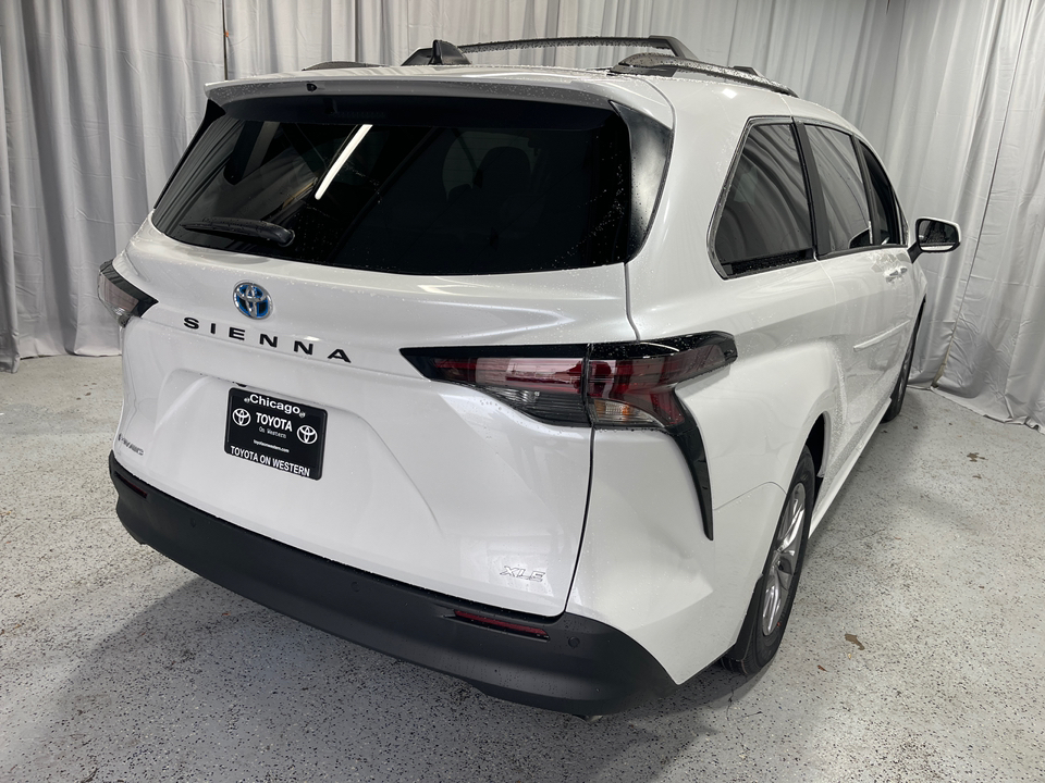 2025 Toyota Sienna XLE 9