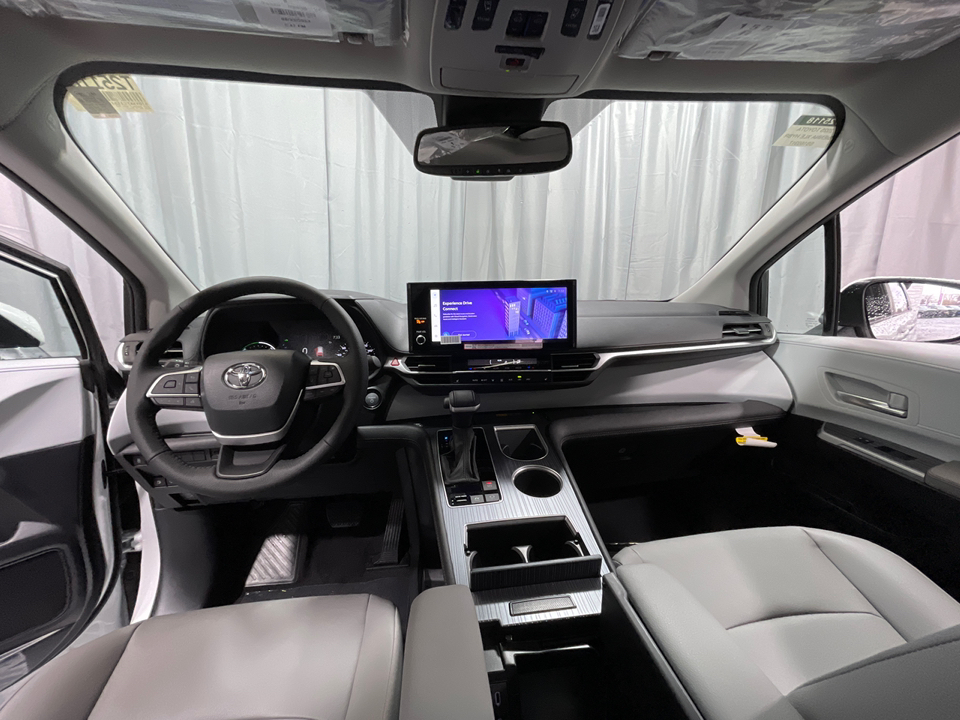 2025 Toyota Sienna XLE 22