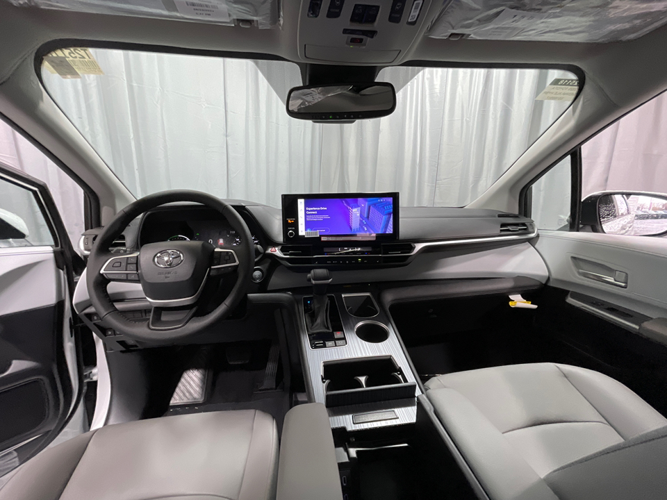 2025 Toyota Sienna XLE 43