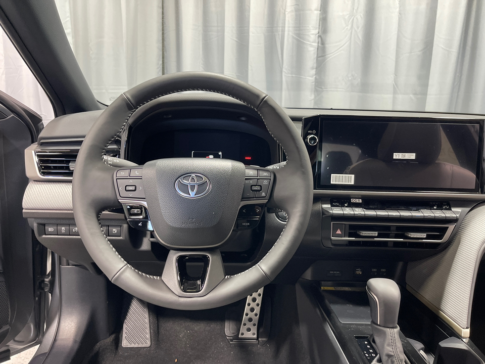 2025 Toyota Camry SE 8