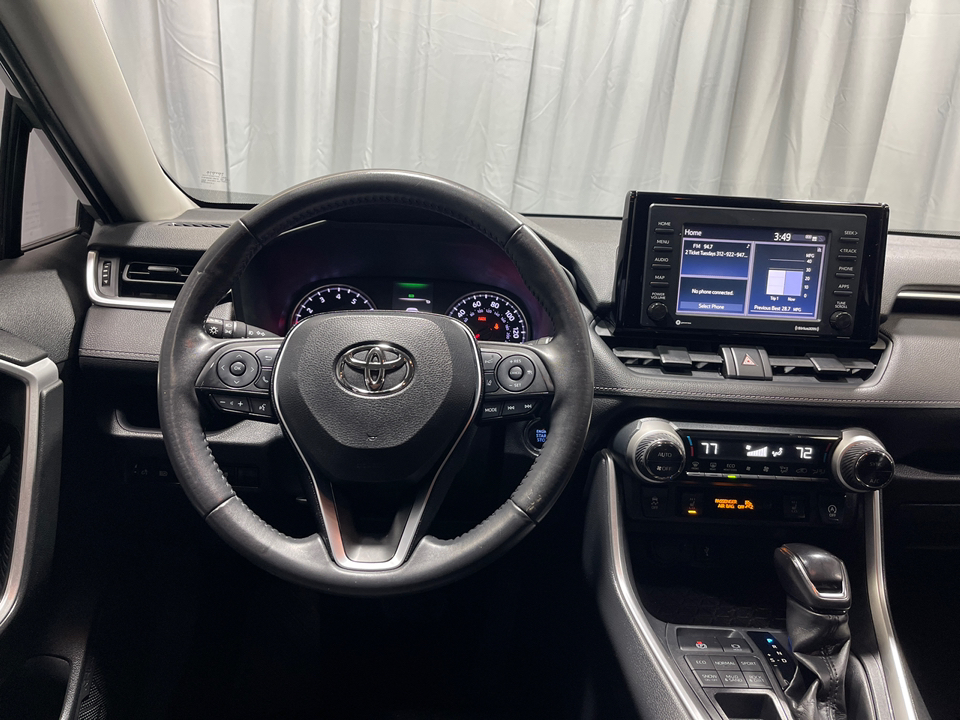 2020 Toyota RAV4 XLE 8