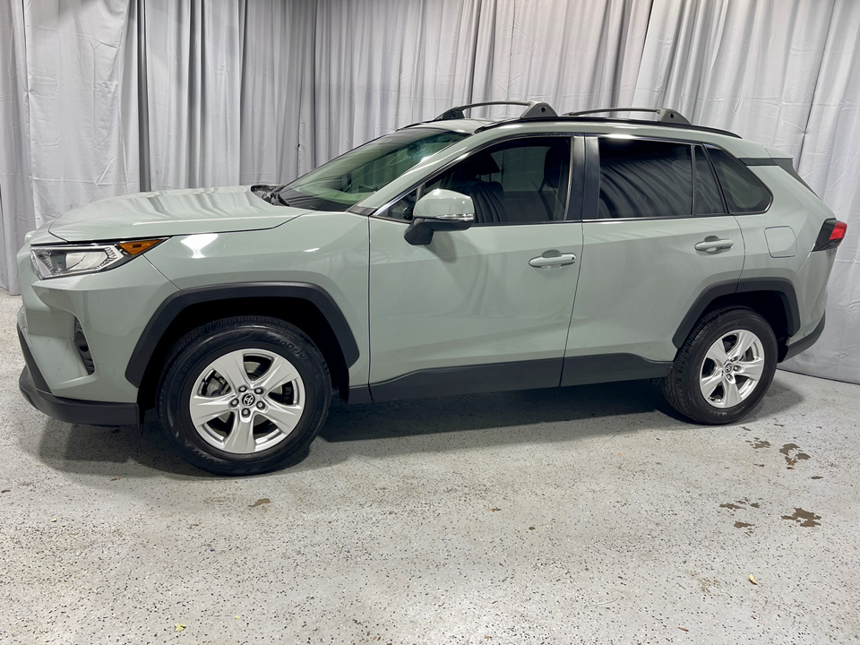 2020 Toyota RAV4 XLE 11