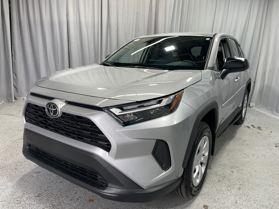 2025 Toyota RAV4 LE 13