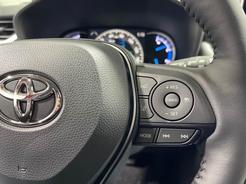 2025 Toyota RAV4 Hybrid XLE 26