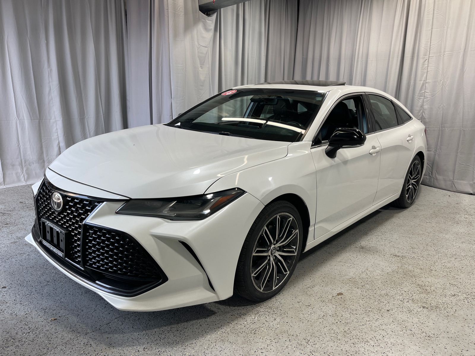 2019 Toyota Avalon Touring 1