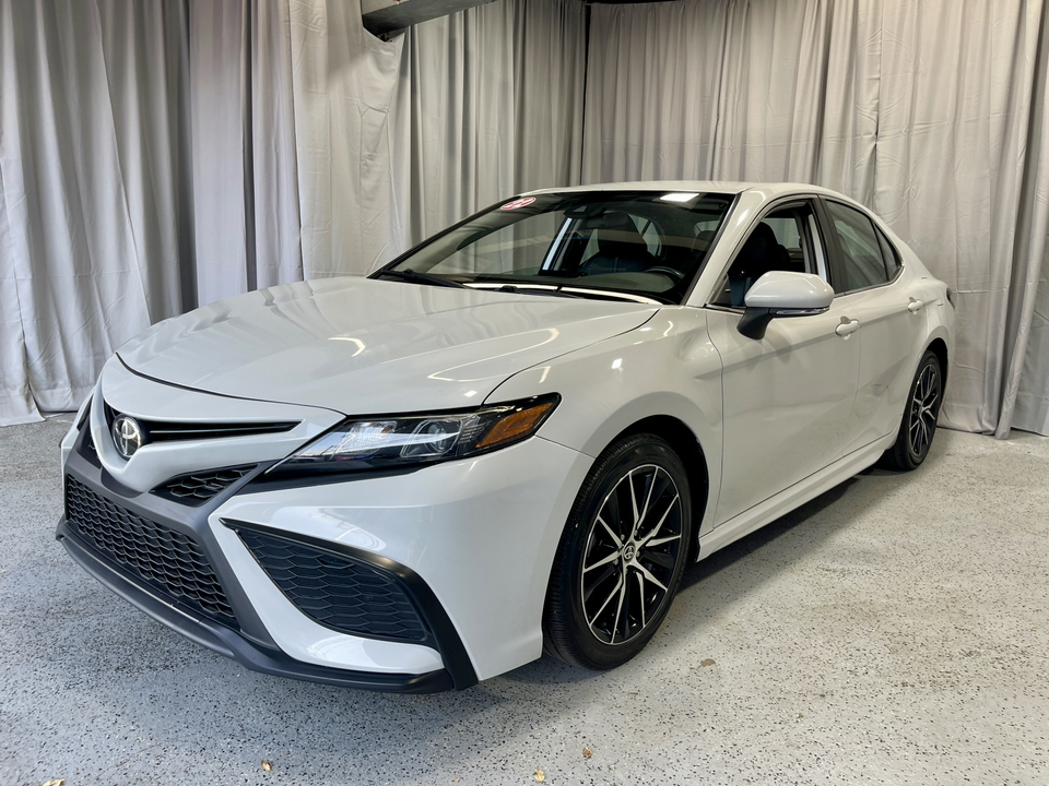 2022 Toyota Camry SE 1