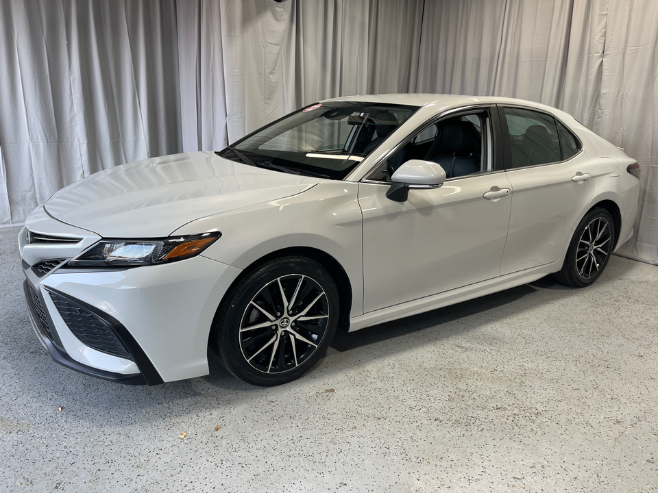 2022 Toyota Camry SE 3