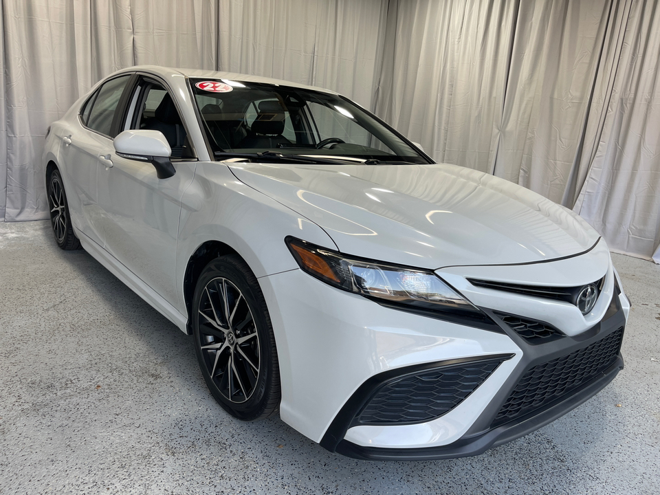 2022 Toyota Camry SE 13