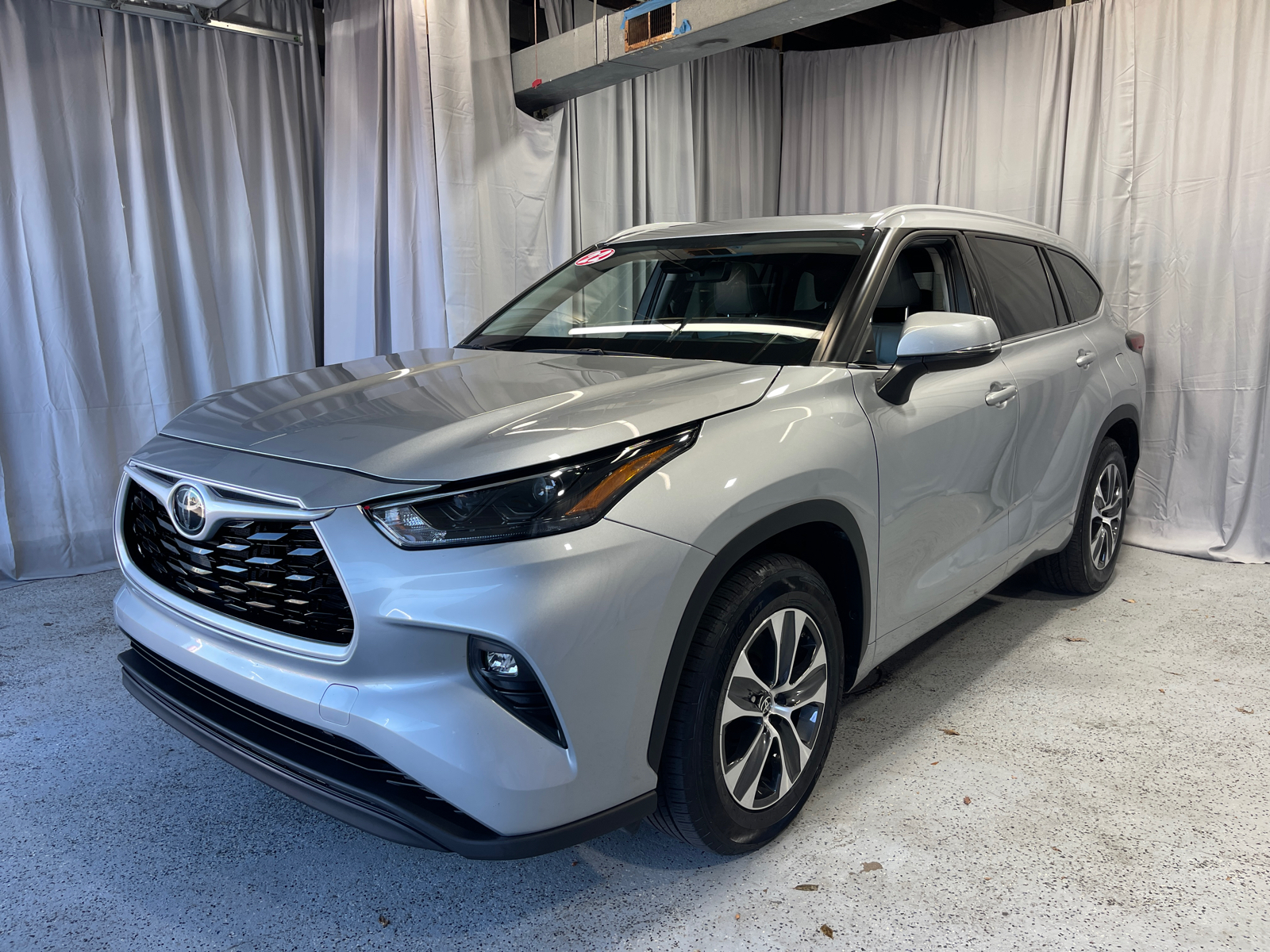 2022 Toyota Highlander XLE 1