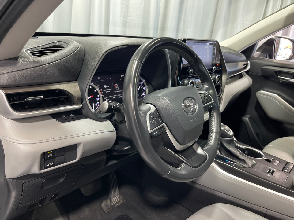 2022 Toyota Highlander XLE 2