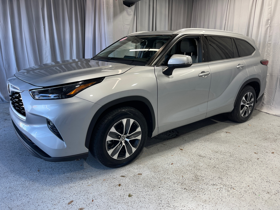 2022 Toyota Highlander XLE 3