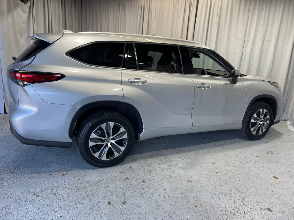 2022 Toyota Highlander XLE 11