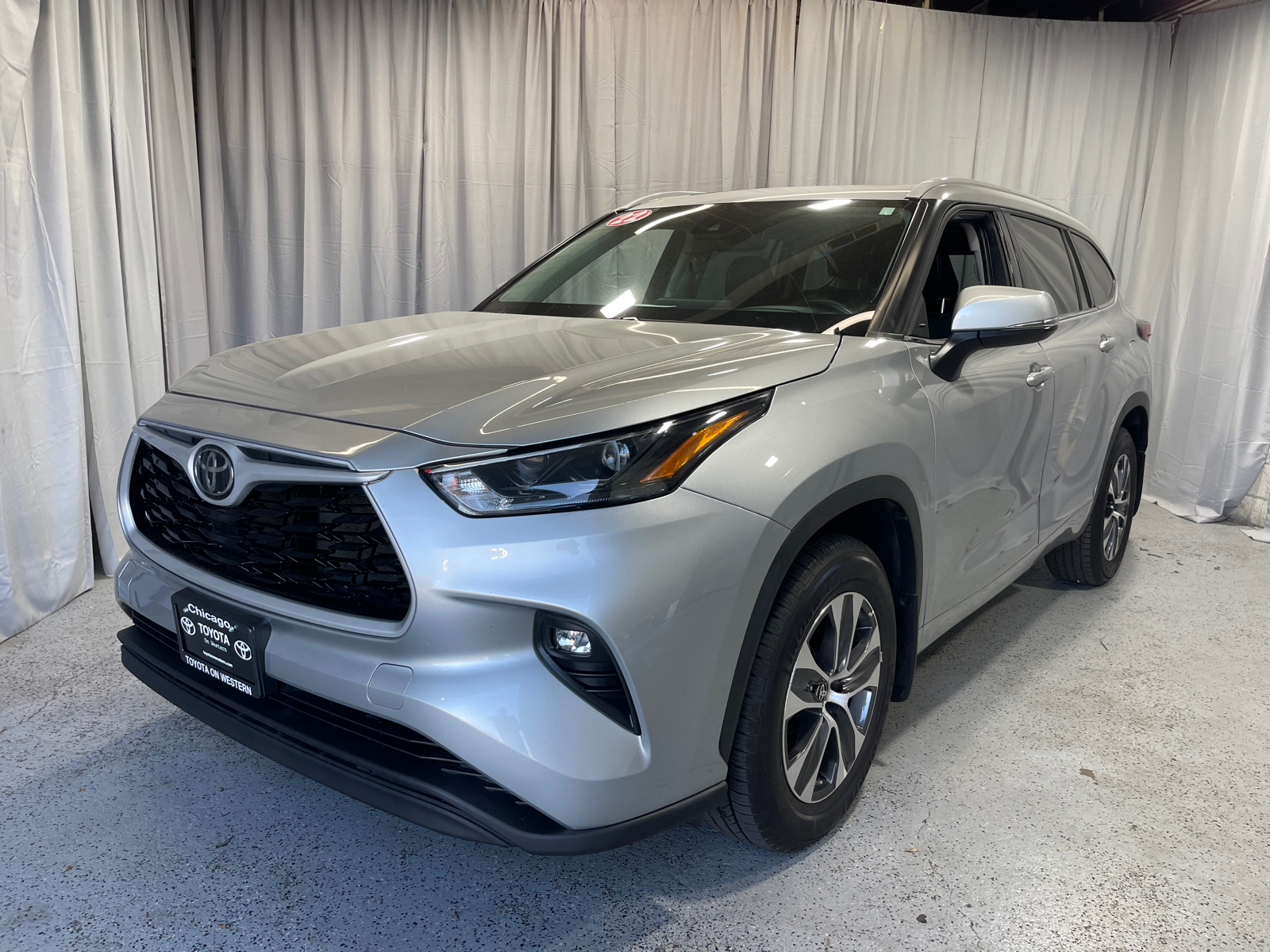 2022 Toyota Highlander XLE 1