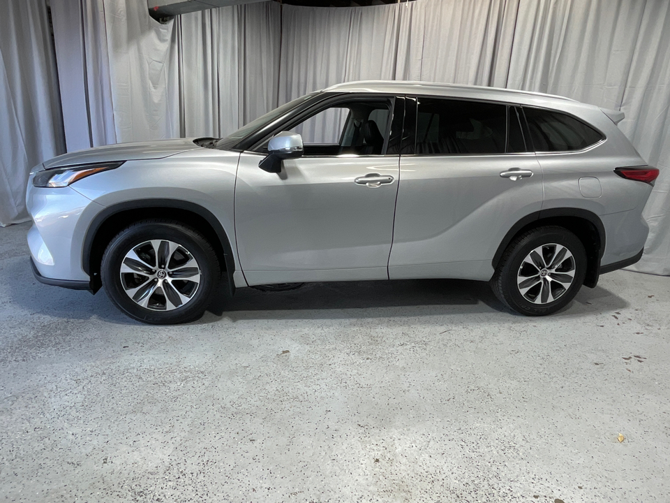 2022 Toyota Highlander XLE 3