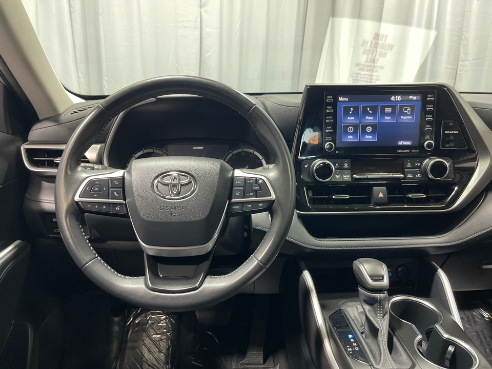 2022 Toyota Highlander XLE 8