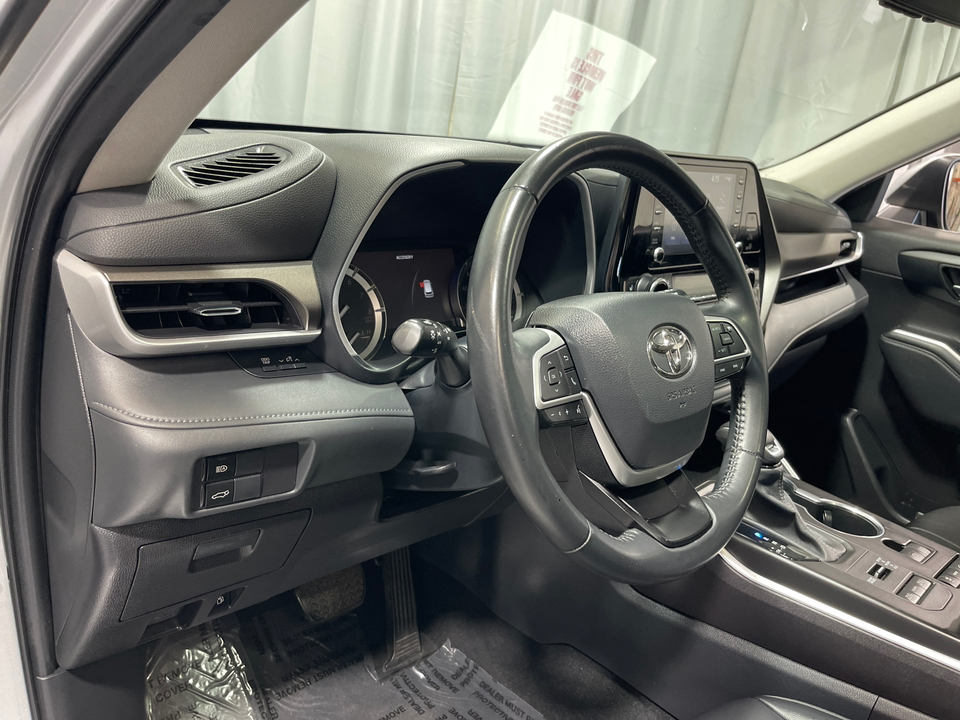 2022 Toyota Highlander XLE 16