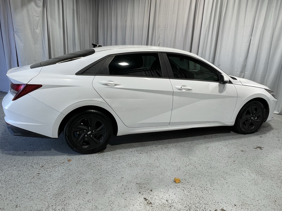 2022 Hyundai ELANTRA SEL 3