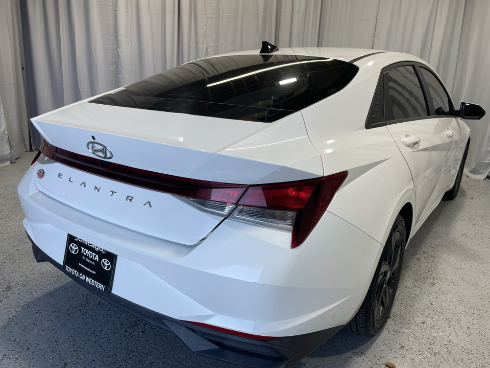 2022 Hyundai ELANTRA SEL 5