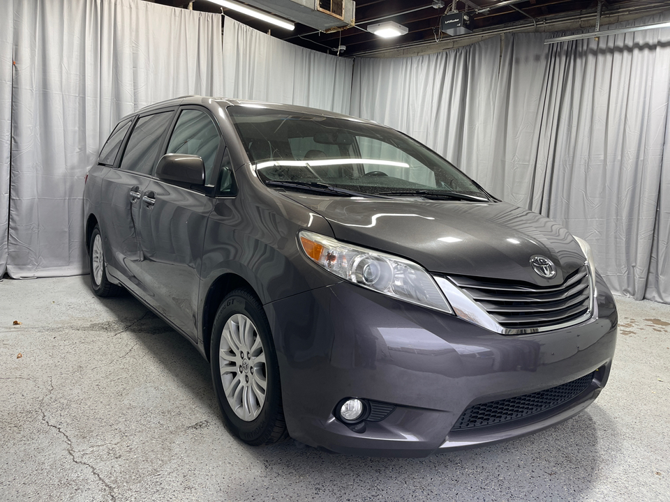 2017 Toyota Sienna L 1