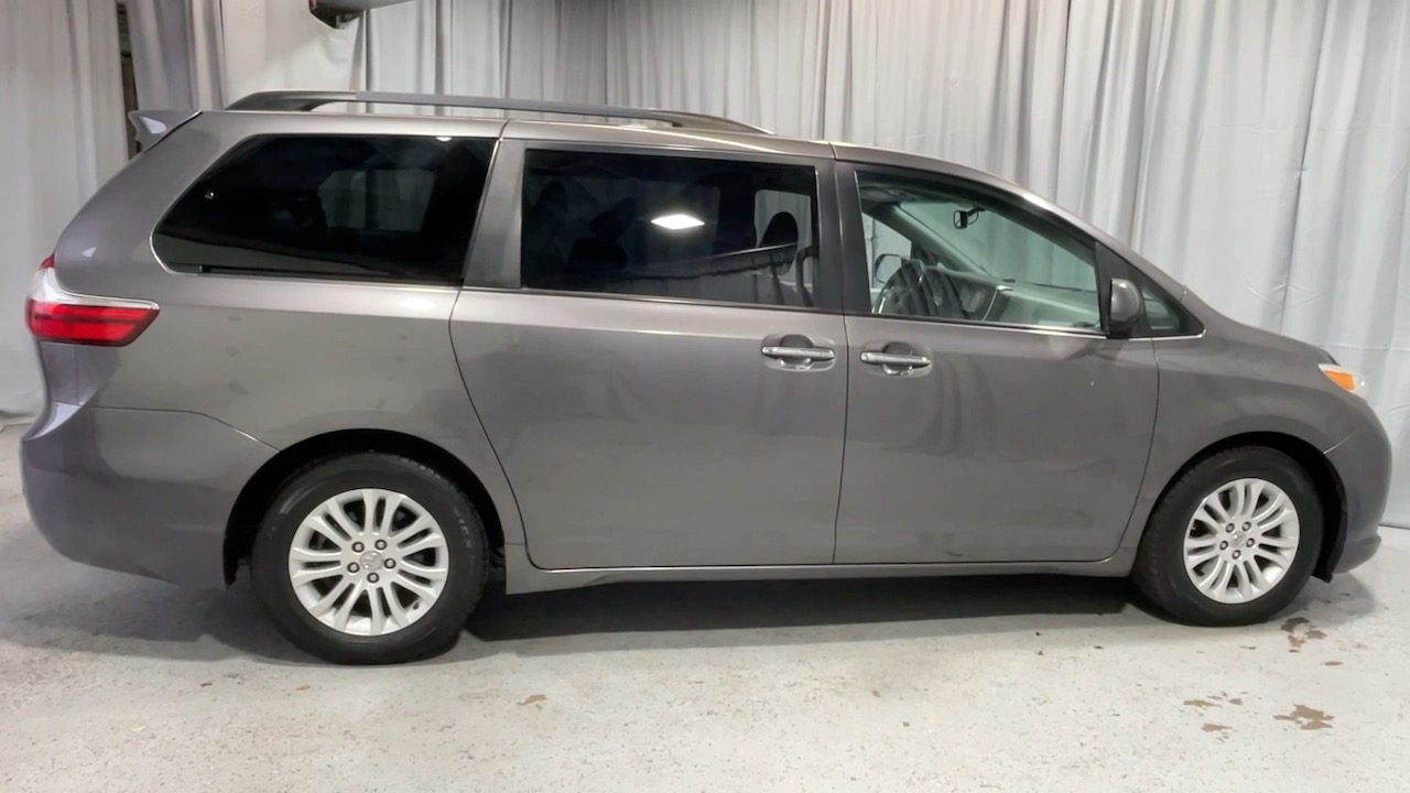 2017 Toyota Sienna L 3