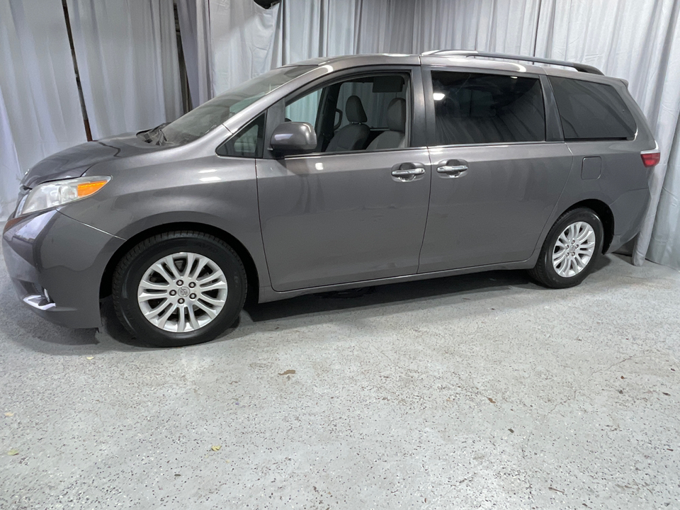 2017 Toyota Sienna L 7