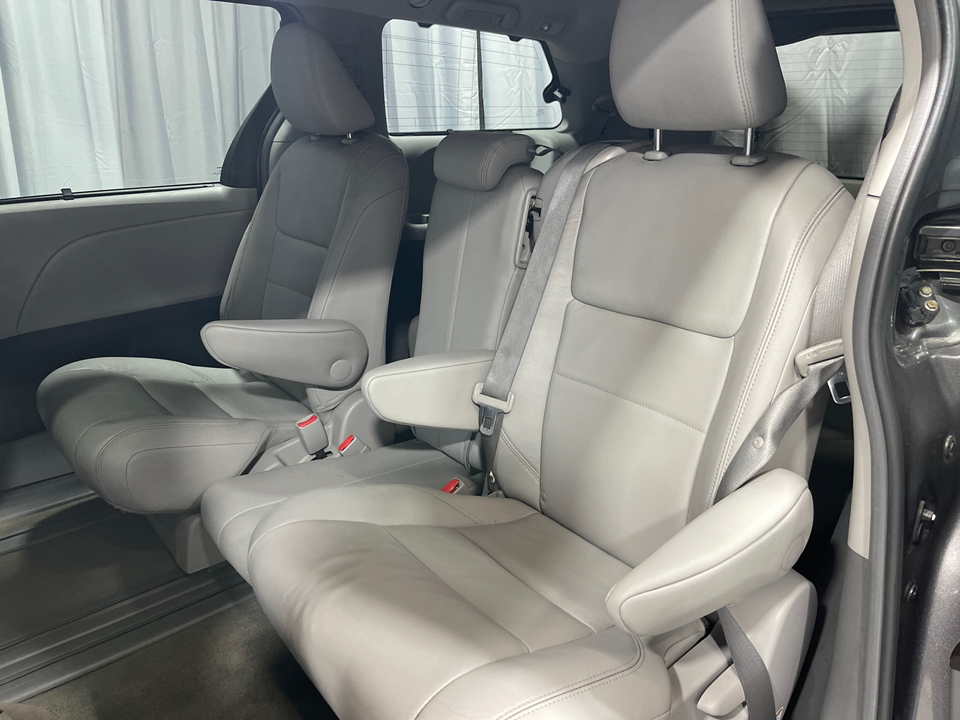 2017 Toyota Sienna L 20