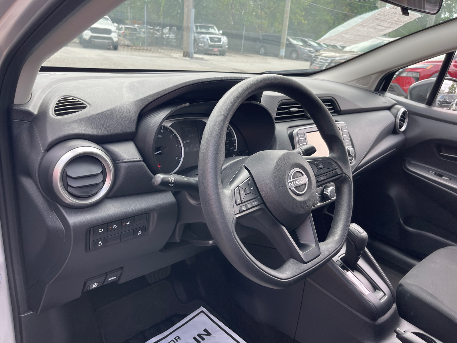 2024 Nissan Versa 1.6 S 9