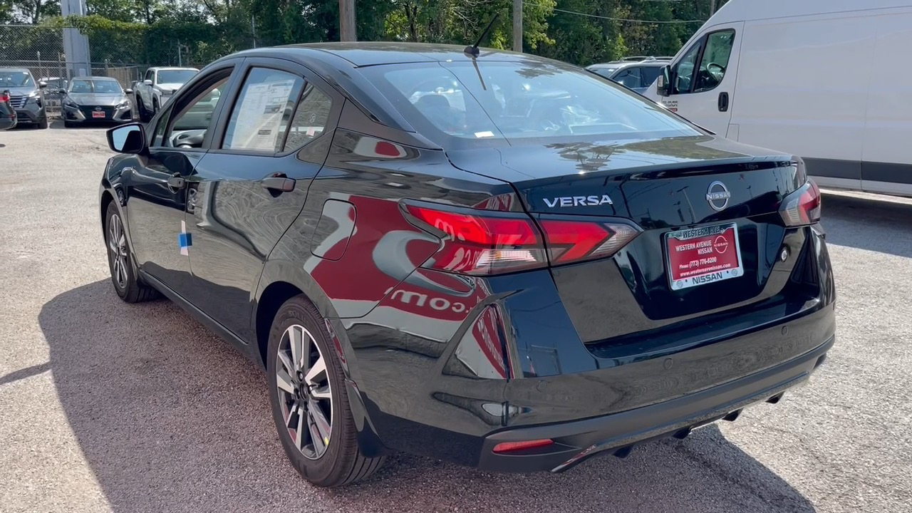 2024 Nissan Versa 1.6 S 21