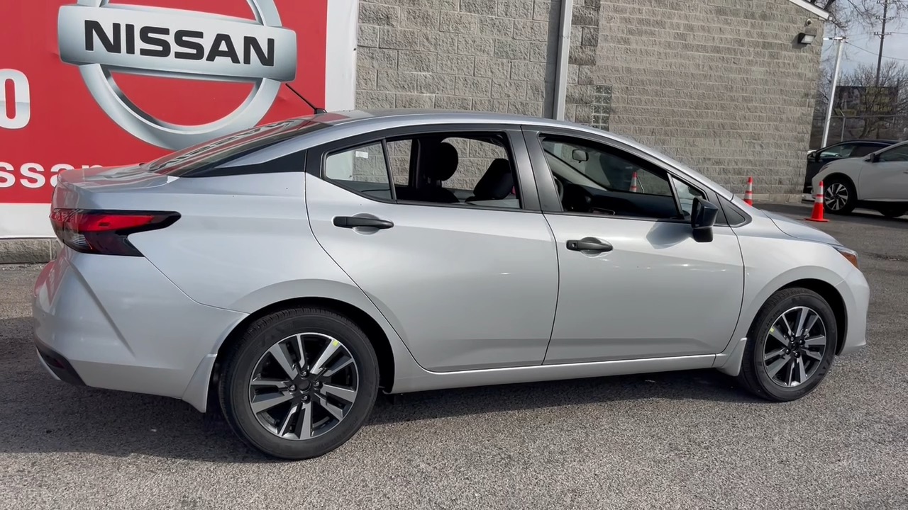 2024 Nissan Versa 1.6 S 2