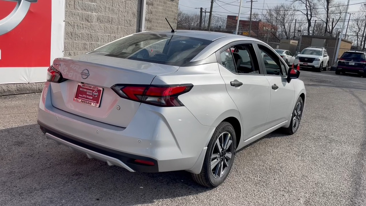 2024 Nissan Versa 1.6 S 18