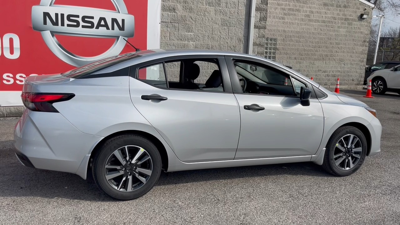 2024 Nissan Versa 1.6 S 19