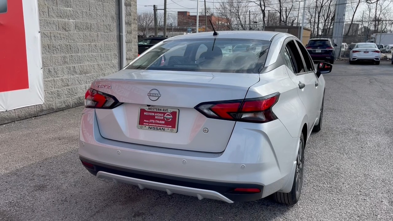 2024 Nissan Versa 1.6 S 22