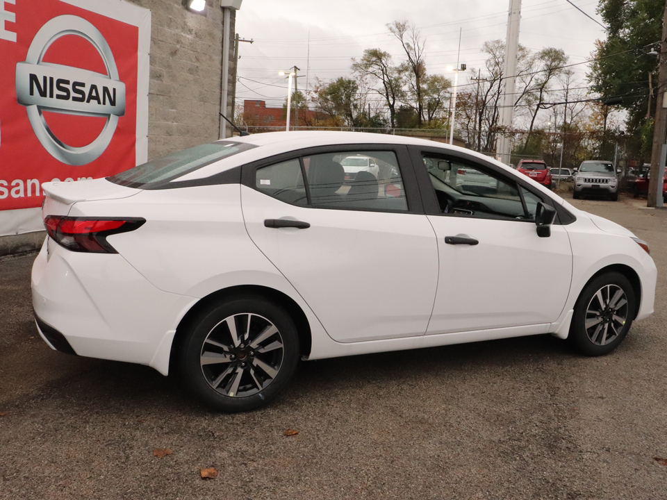 2024 Nissan Versa 1.6 S 4