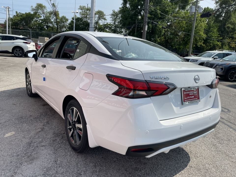 2024 Nissan Versa 1.6 S 18