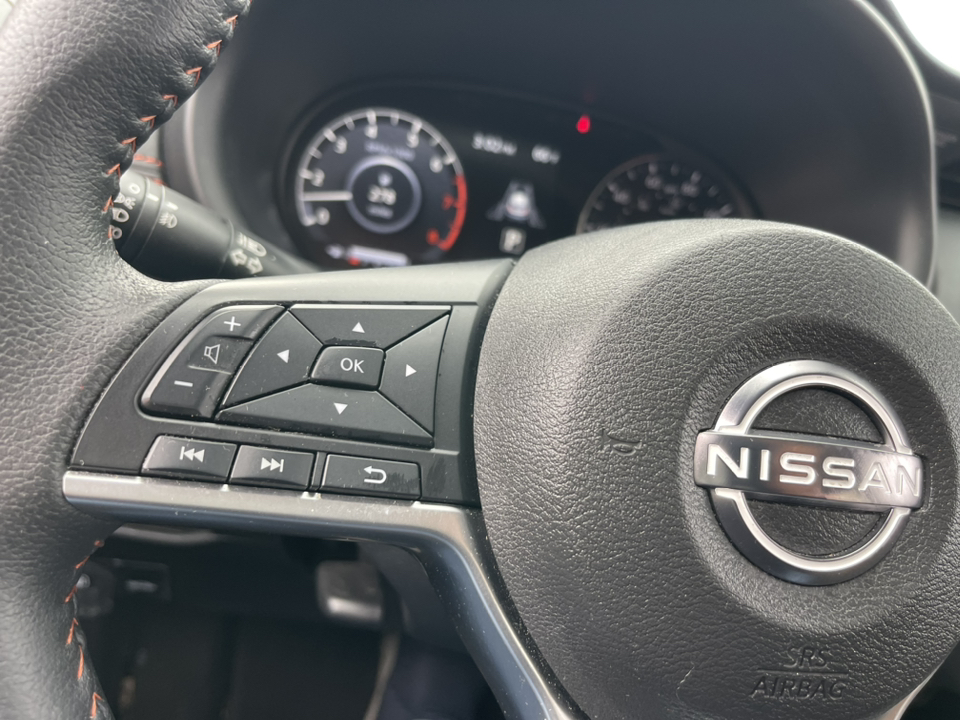 2023 Nissan Kicks SR 13