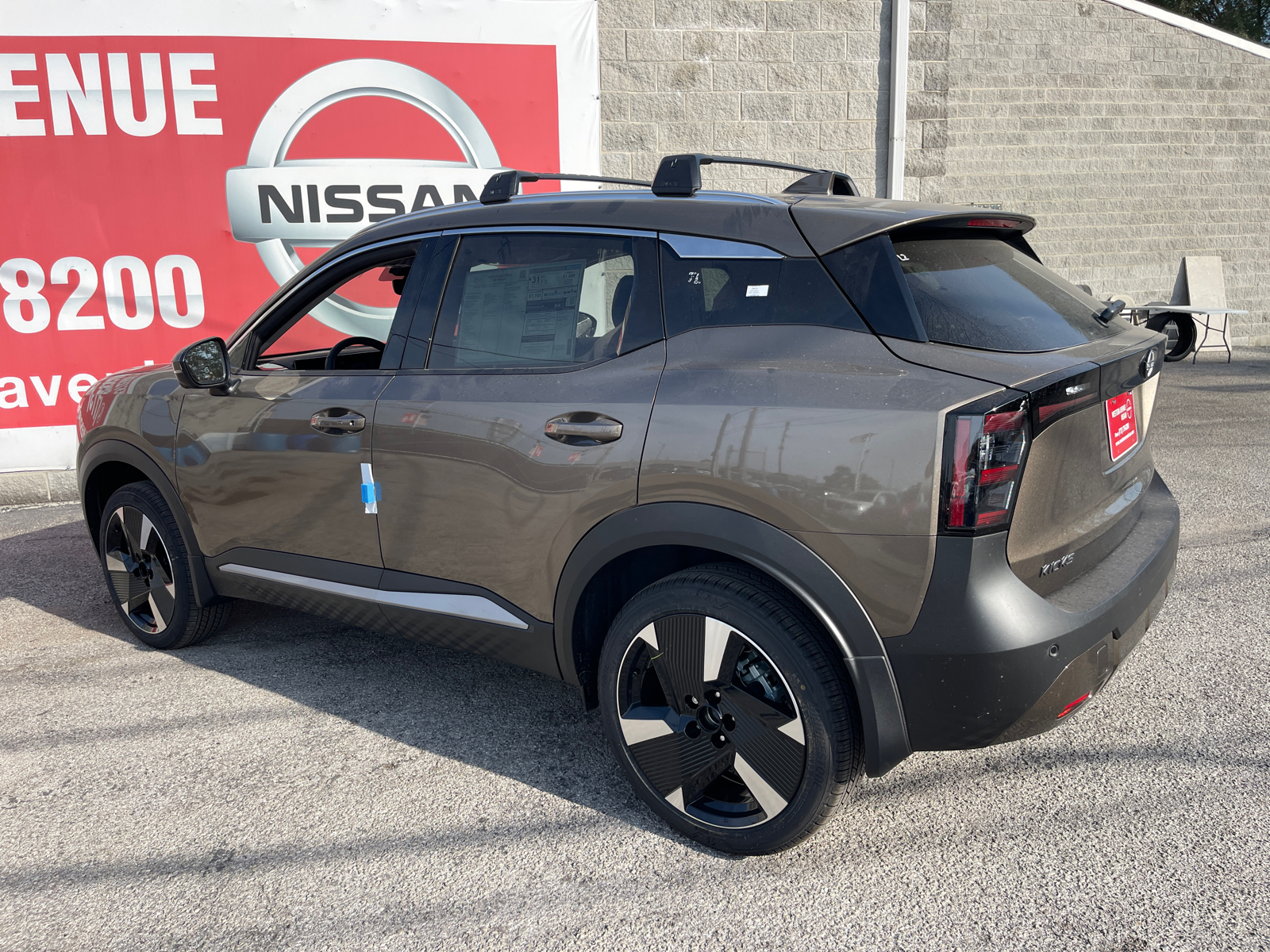 2025 Nissan Kicks SR 27