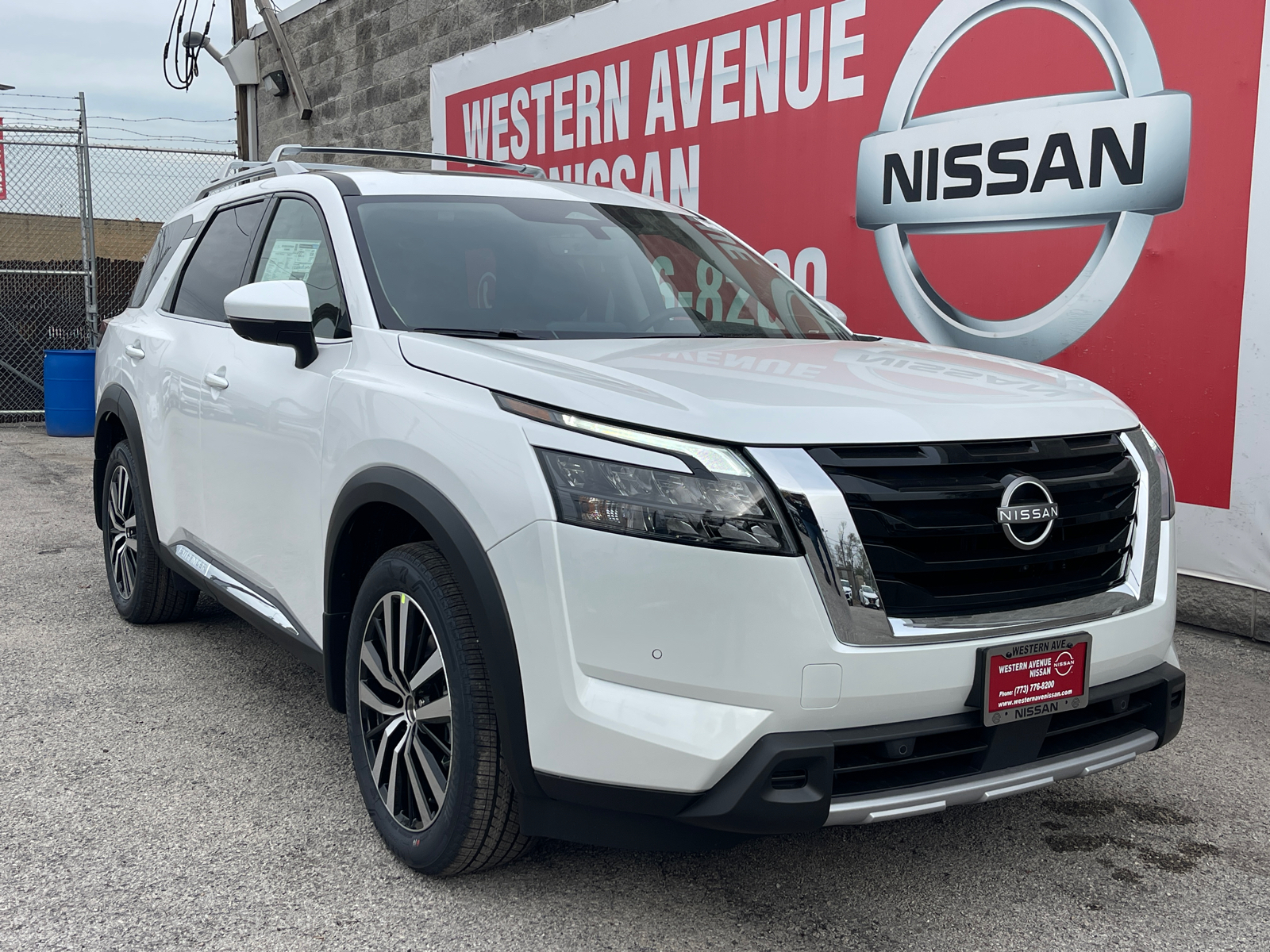 2025 Nissan Pathfinder Platinum 2