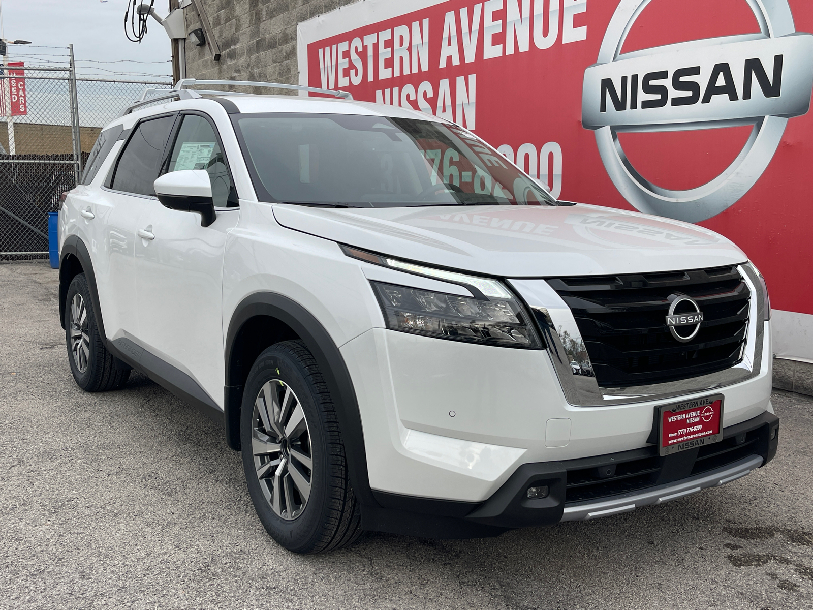 2025 Nissan Pathfinder SL 2