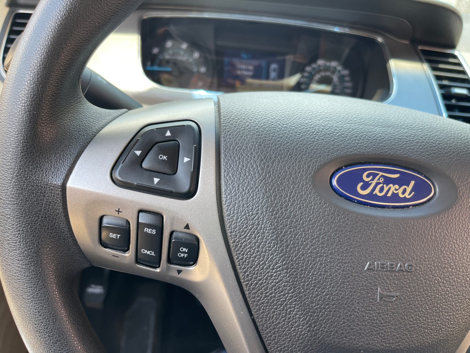 2015 Ford Taurus SE 13