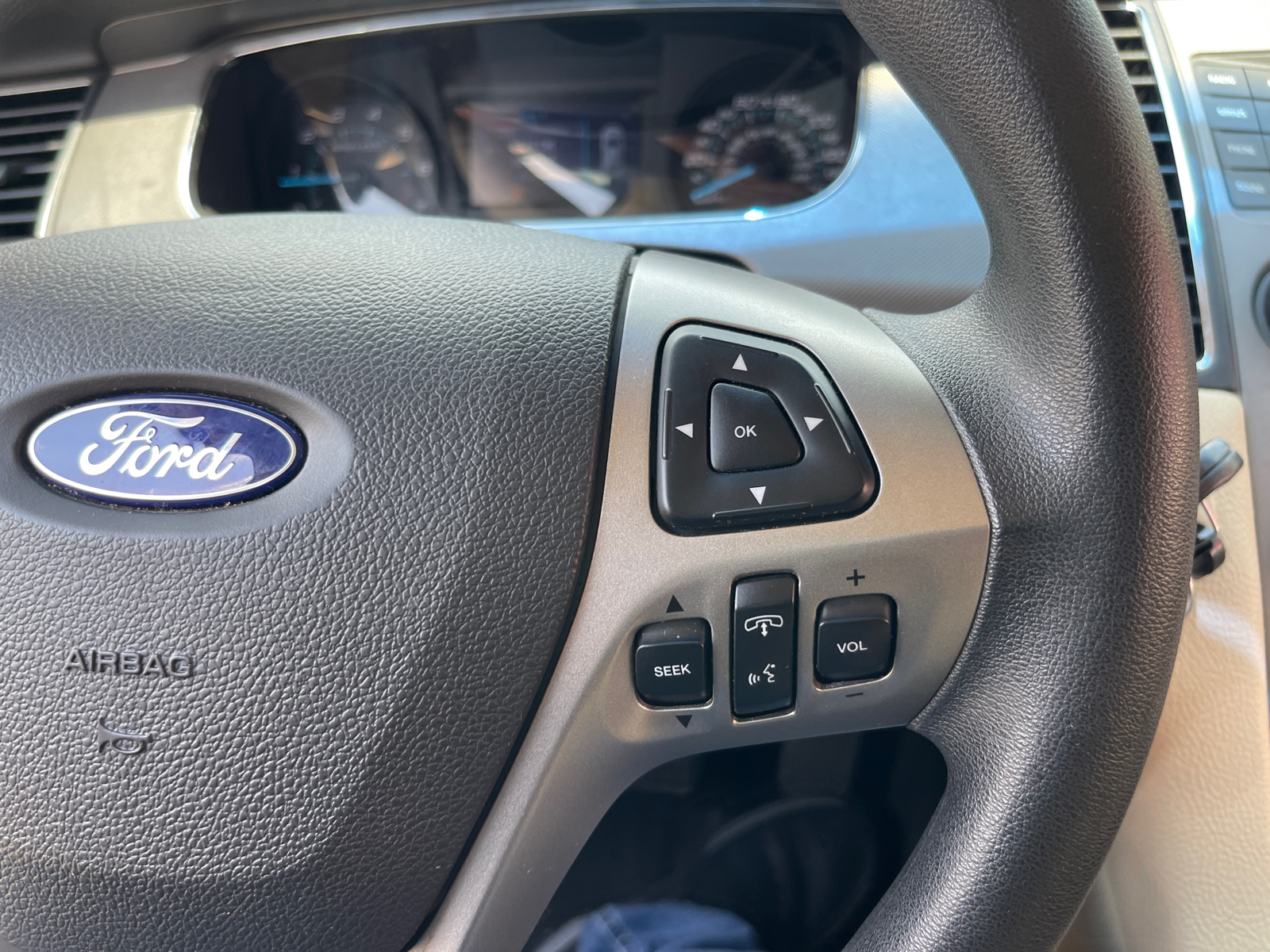2015 Ford Taurus SE 14