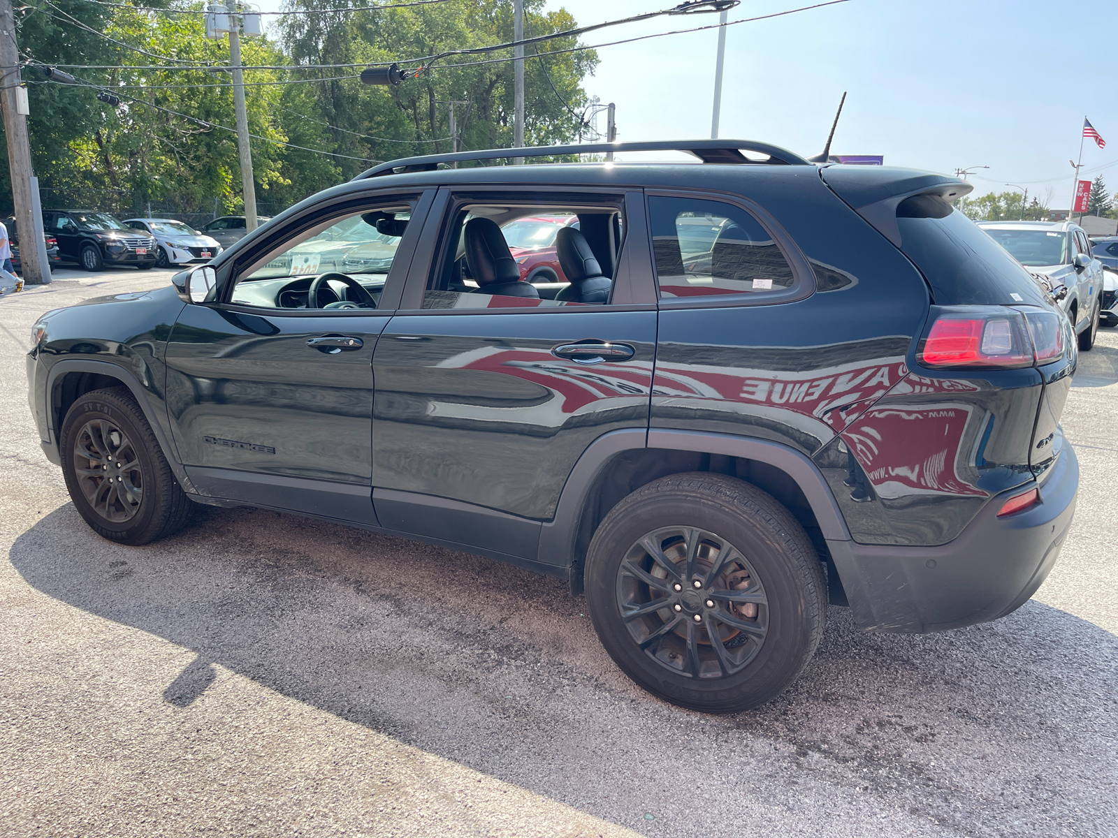 2023 Jeep Cherokee Altitude 8