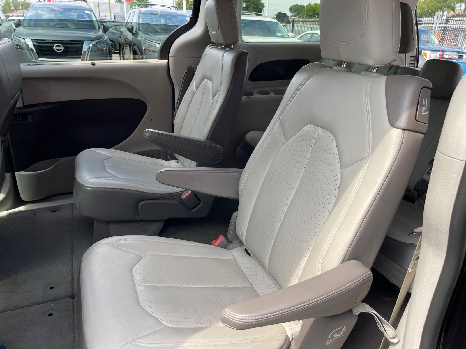 2021 Chrysler Voyager LXI 22