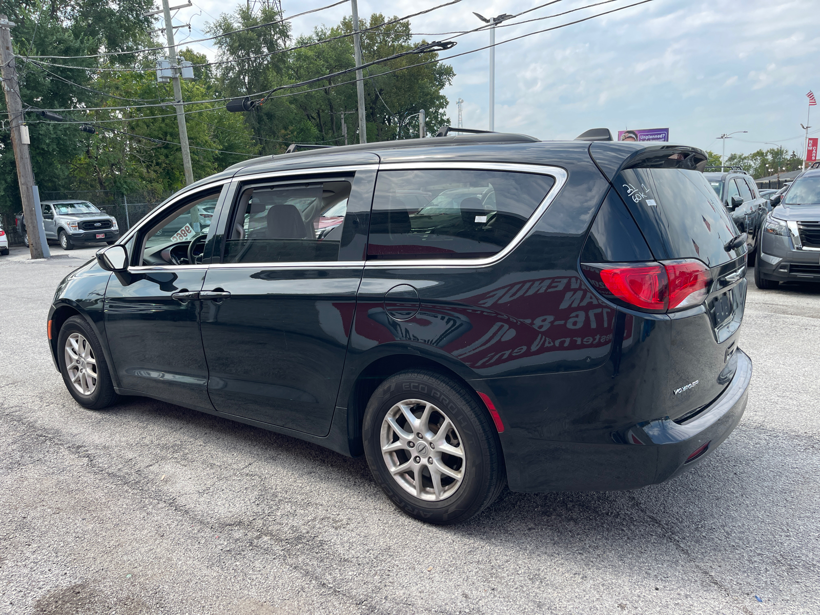 2021 Chrysler Voyager LXI 25