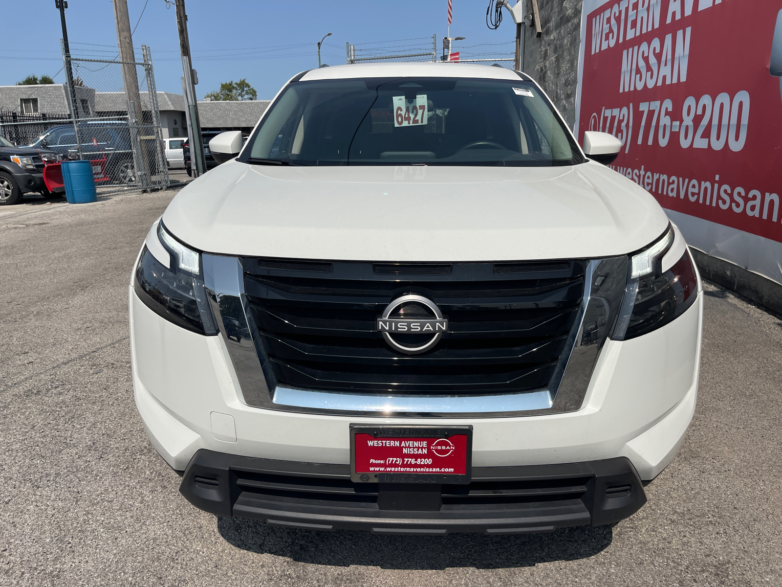 2023 Nissan Pathfinder SV 8